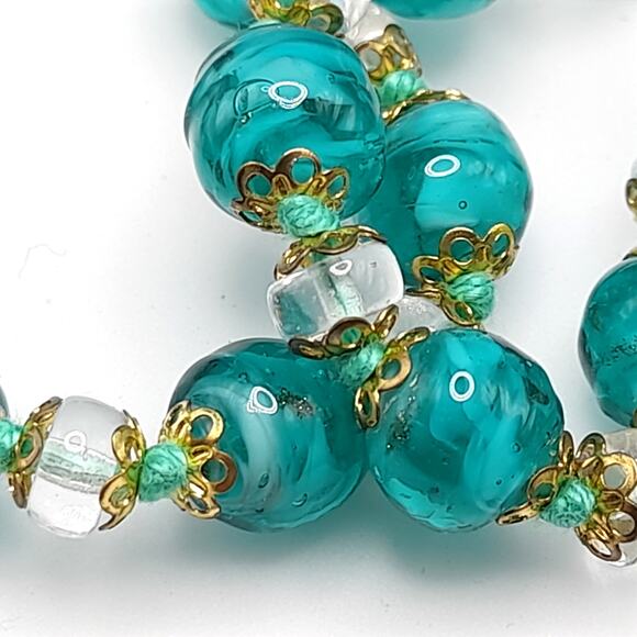 Green Murano Art Glass, Gold Tone Filigree End Caps, Hand-Knotted, Vintage - Picture 6 of 11